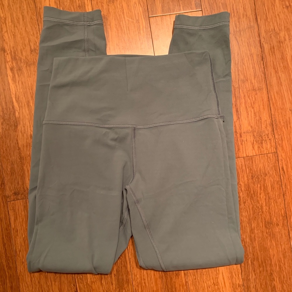 Lululemon Aligns Sea Steel 🖤